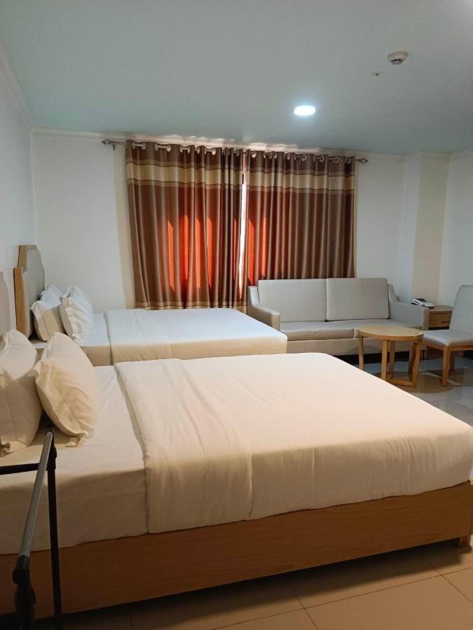 Punta Clark Hotel Clark Field Esterno foto