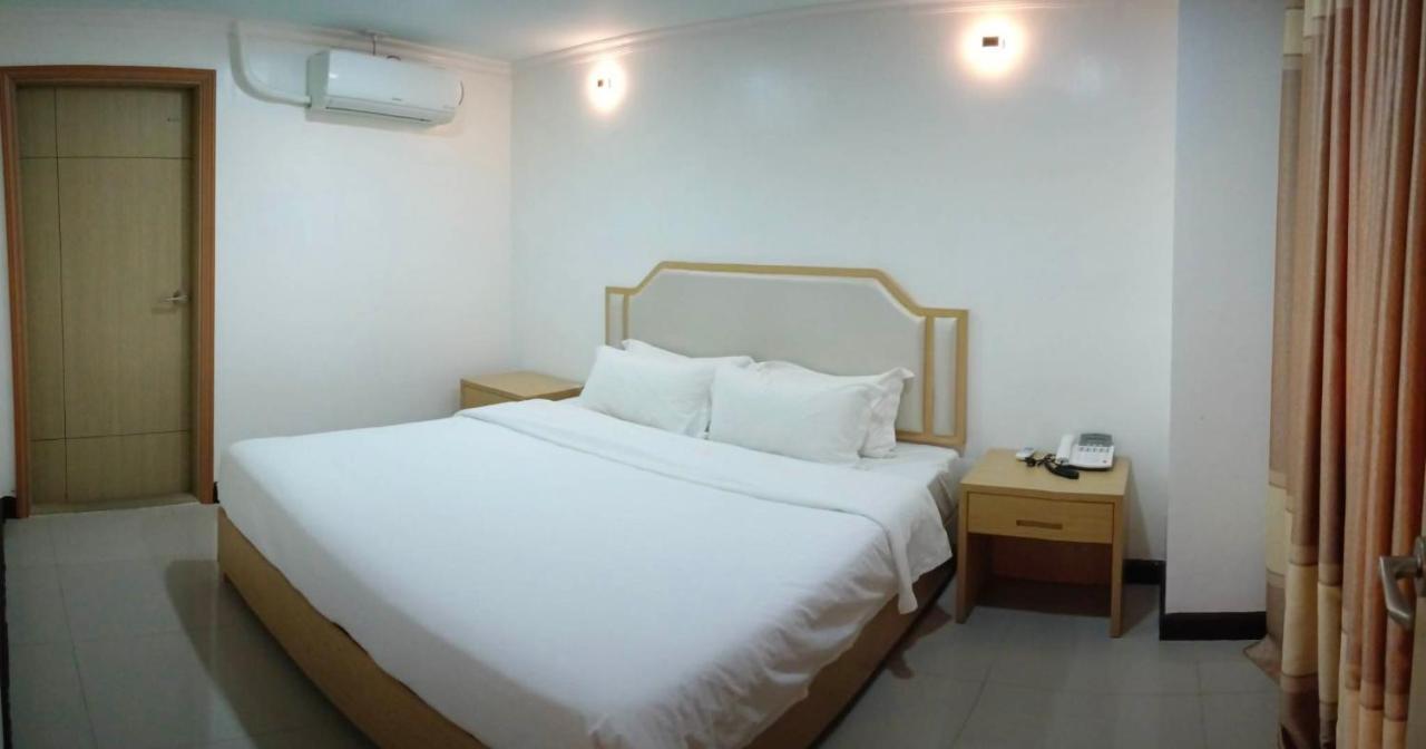 Punta Clark Hotel Clark Field Esterno foto