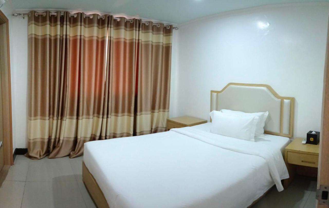 Punta Clark Hotel Clark Field Esterno foto