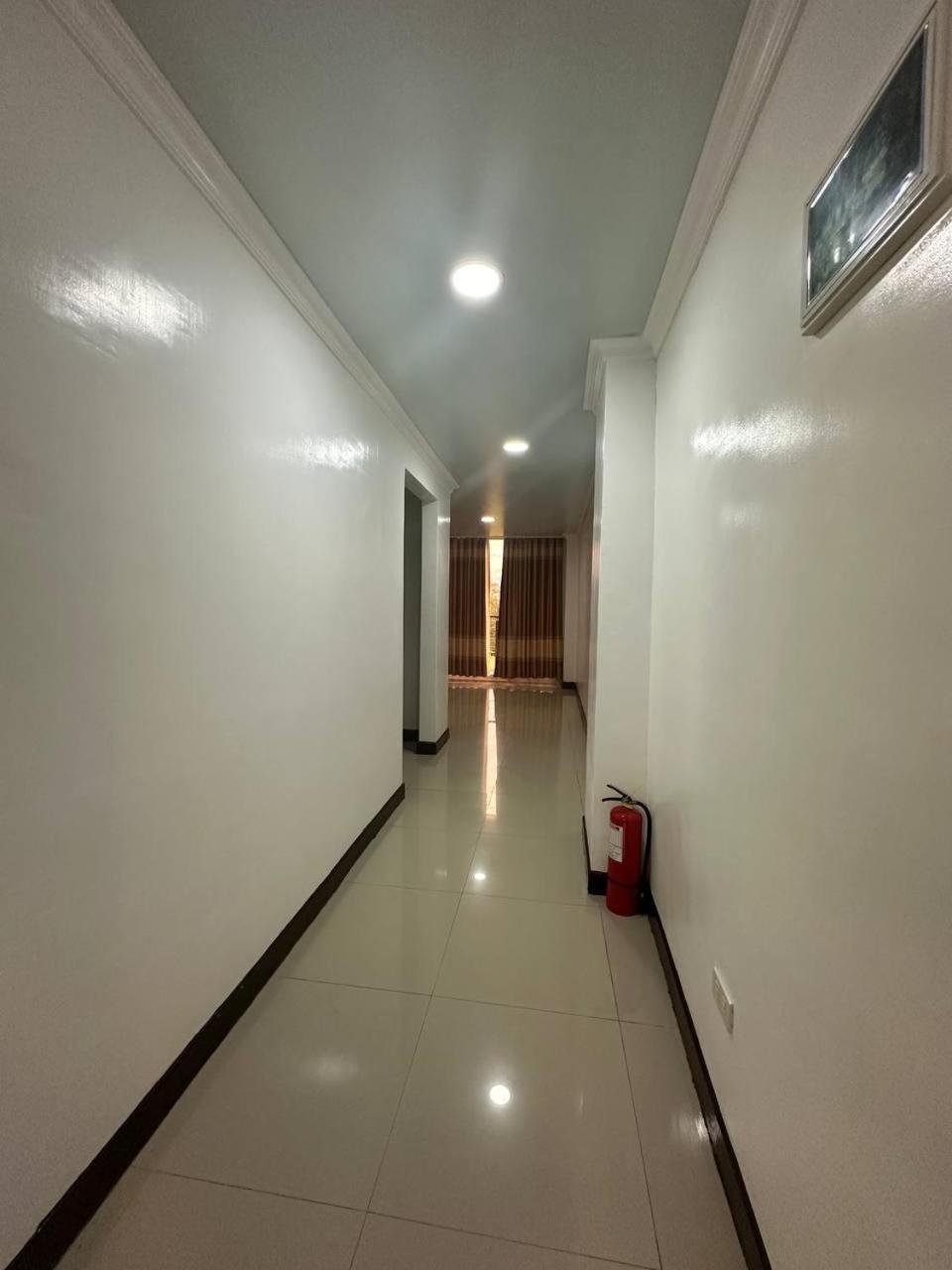 Punta Clark Hotel Clark Field Esterno foto