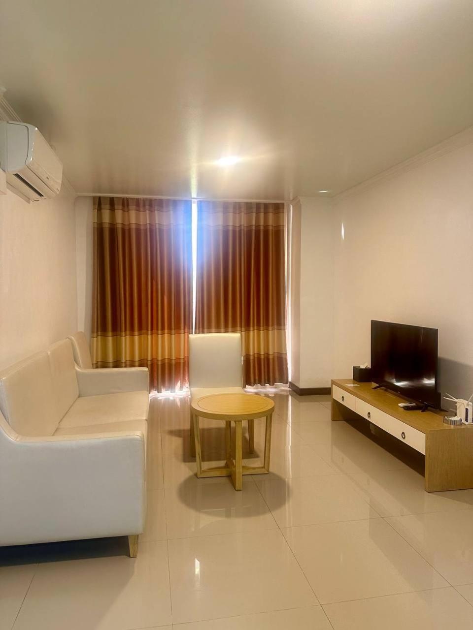 Punta Clark Hotel Clark Field Esterno foto