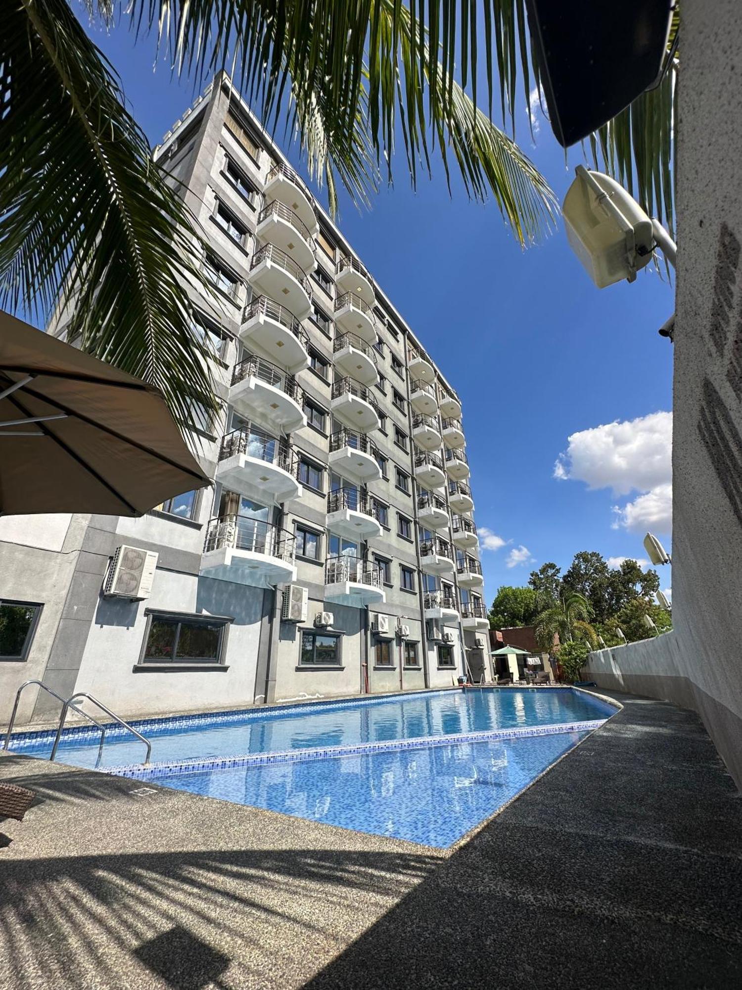 Punta Clark Hotel Clark Field Esterno foto